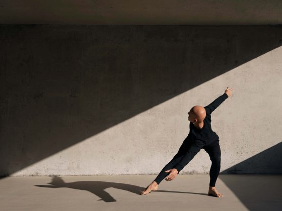 La connessione tra emozioni e postura: introduzione alla lettura corporea 2 dancer doing elegant performing art 1